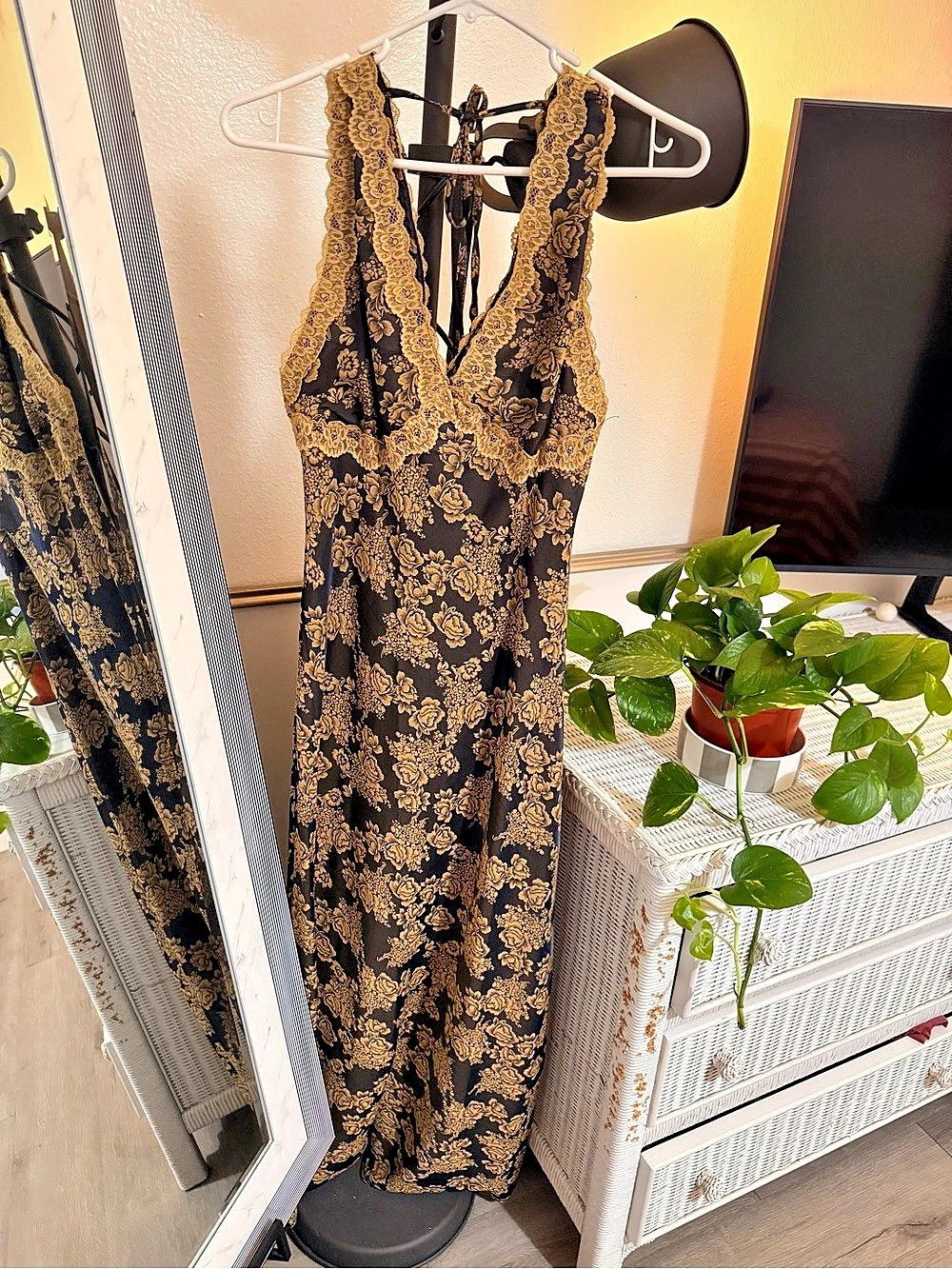 Floral Lace Trim Maxi Dress in Black & Brown Like New